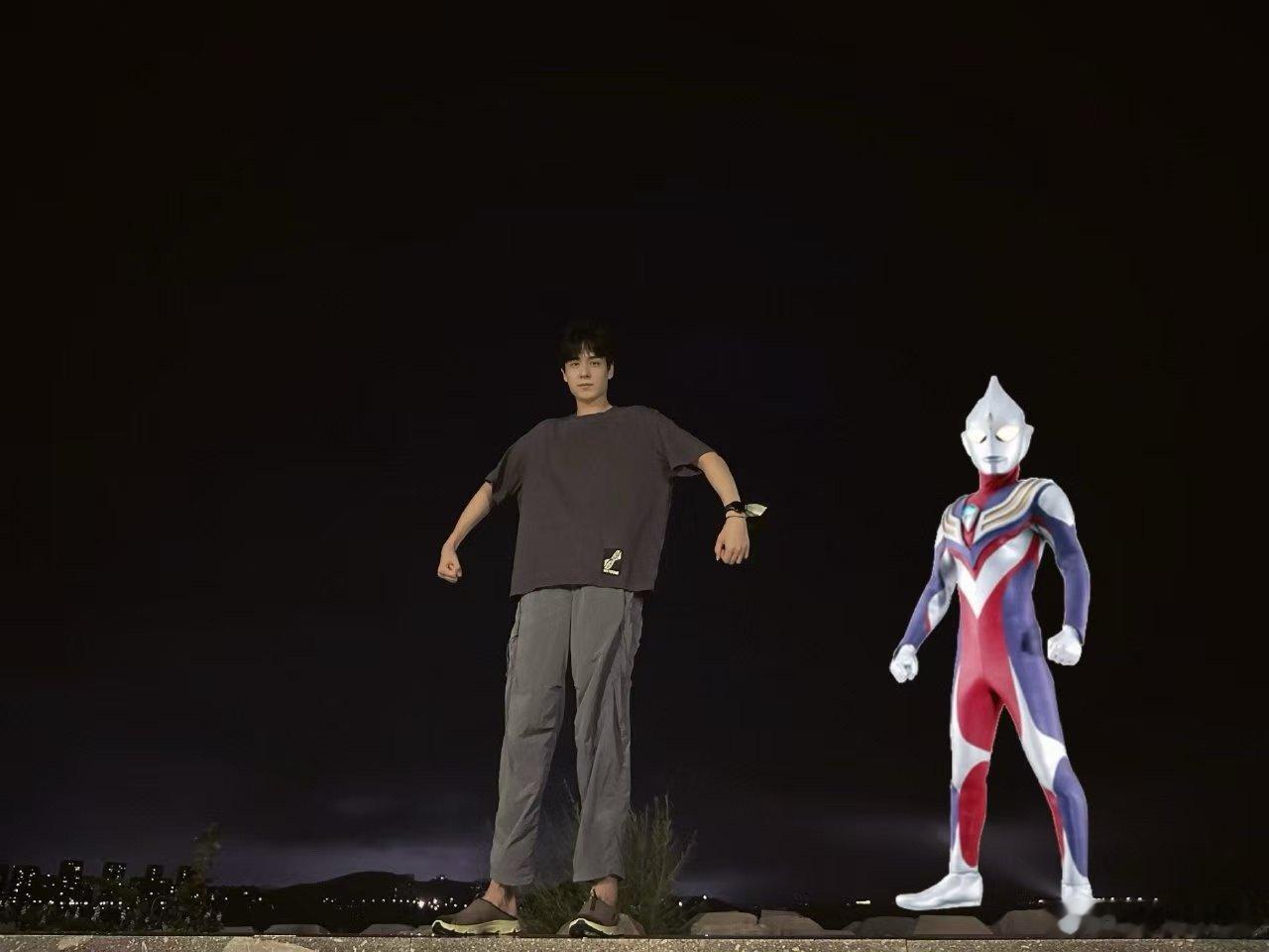 胡一天又去海边啦胡一天模仿奥特曼胡一天又去海边啦，好好好，[太开心][太开心] 