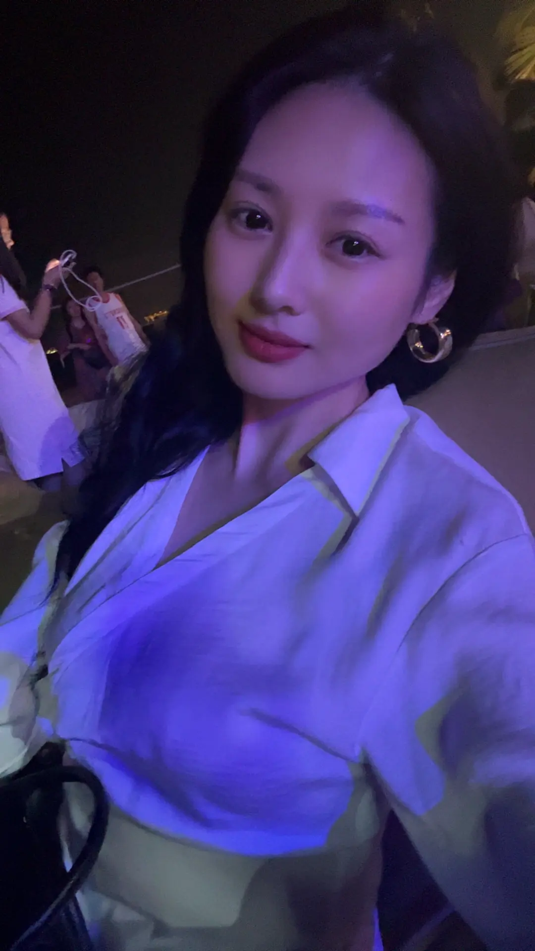 后来，我看清了人心易变，便不再执着于某一段关系的永恒