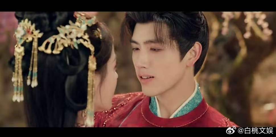 陈飞宇迪丽热巴性转版鬼怪陈飞宇迪丽热巴内娱版鬼怪迪丽热巴红衣女鬼塑 救命啊内娱终