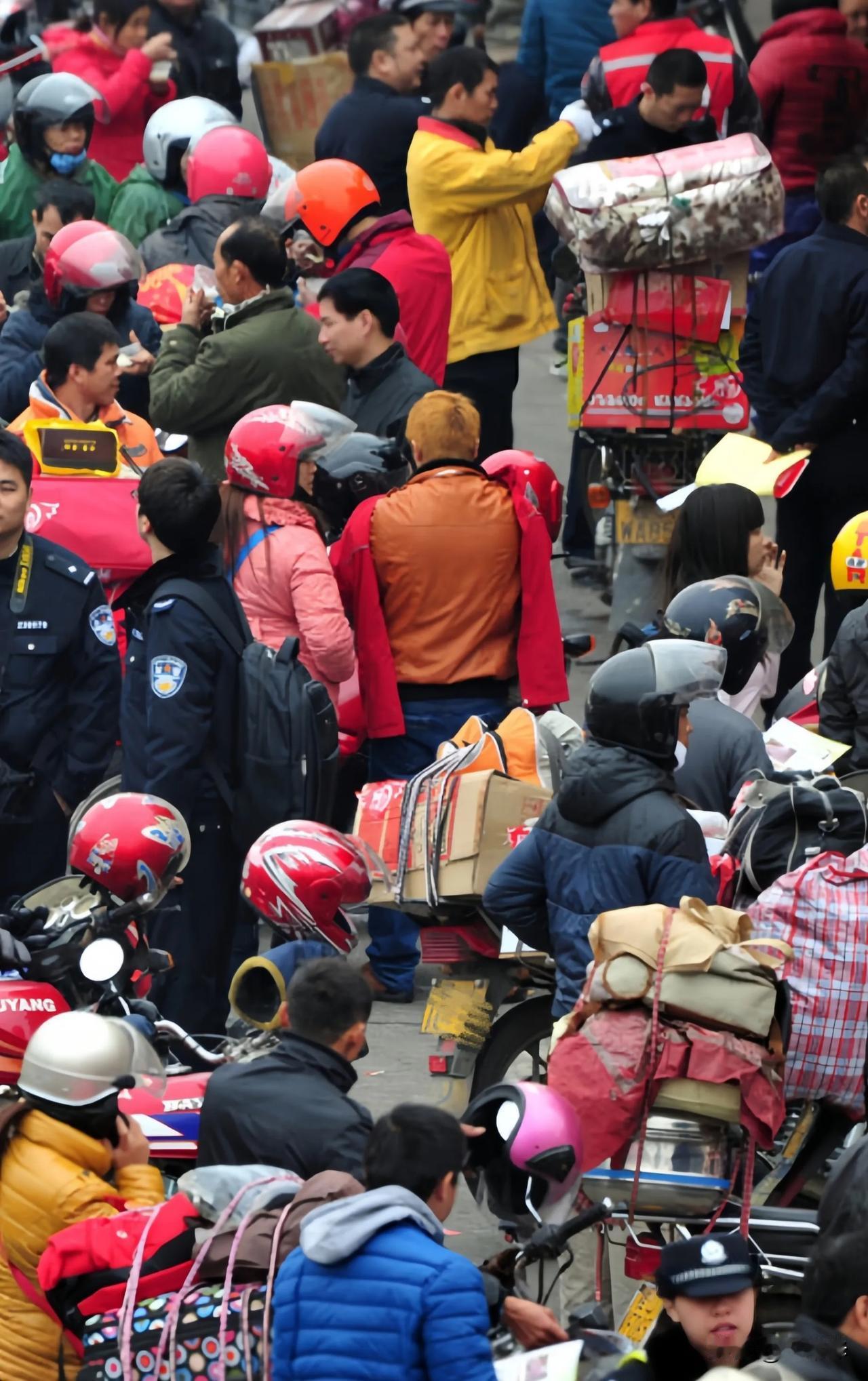 这几天的广州南和深圳北，返程大军铺天盖地，场面让人叹为观止，种种迹象表明，今年的