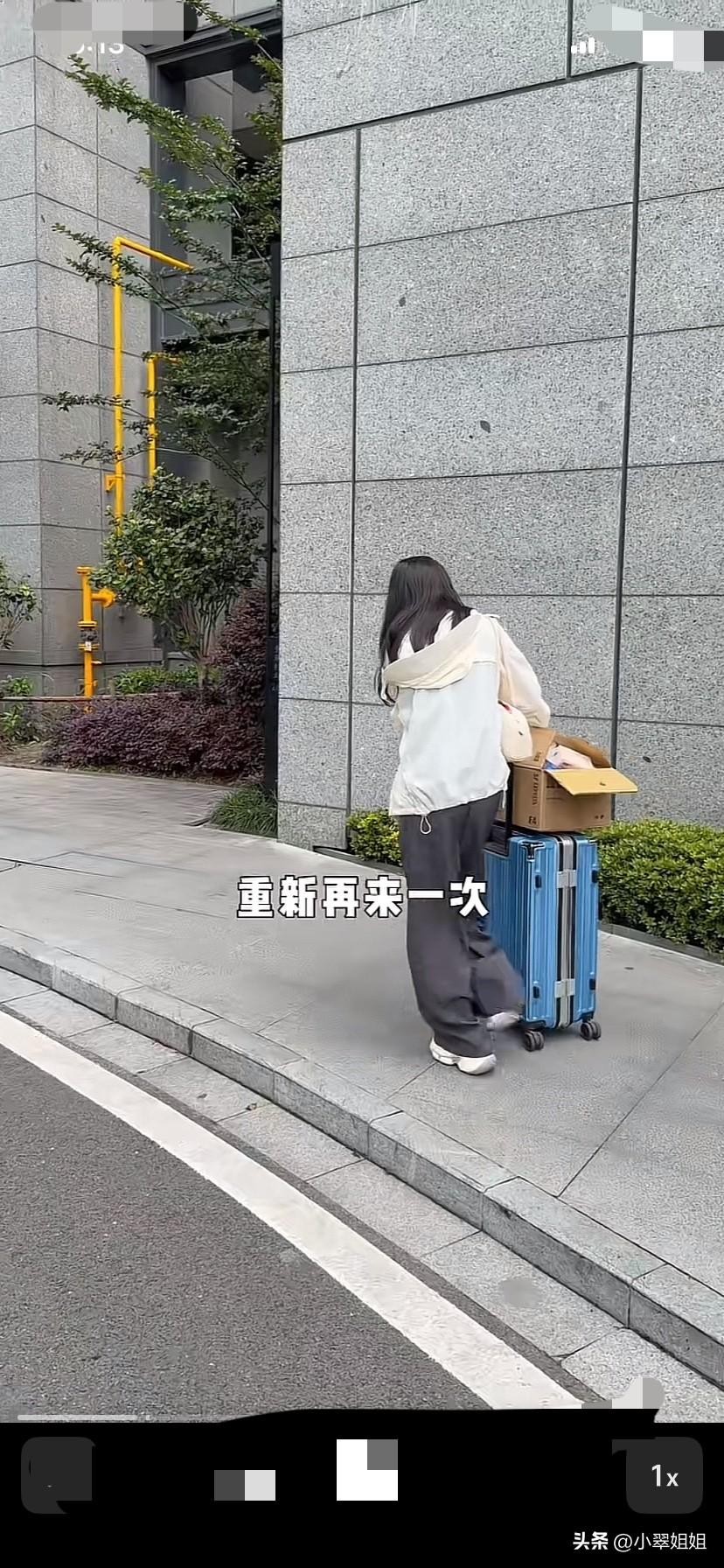 林丽彻底告别过去，重新开始，把过去清零！离开生活了20几年的城市天津，一个人来到