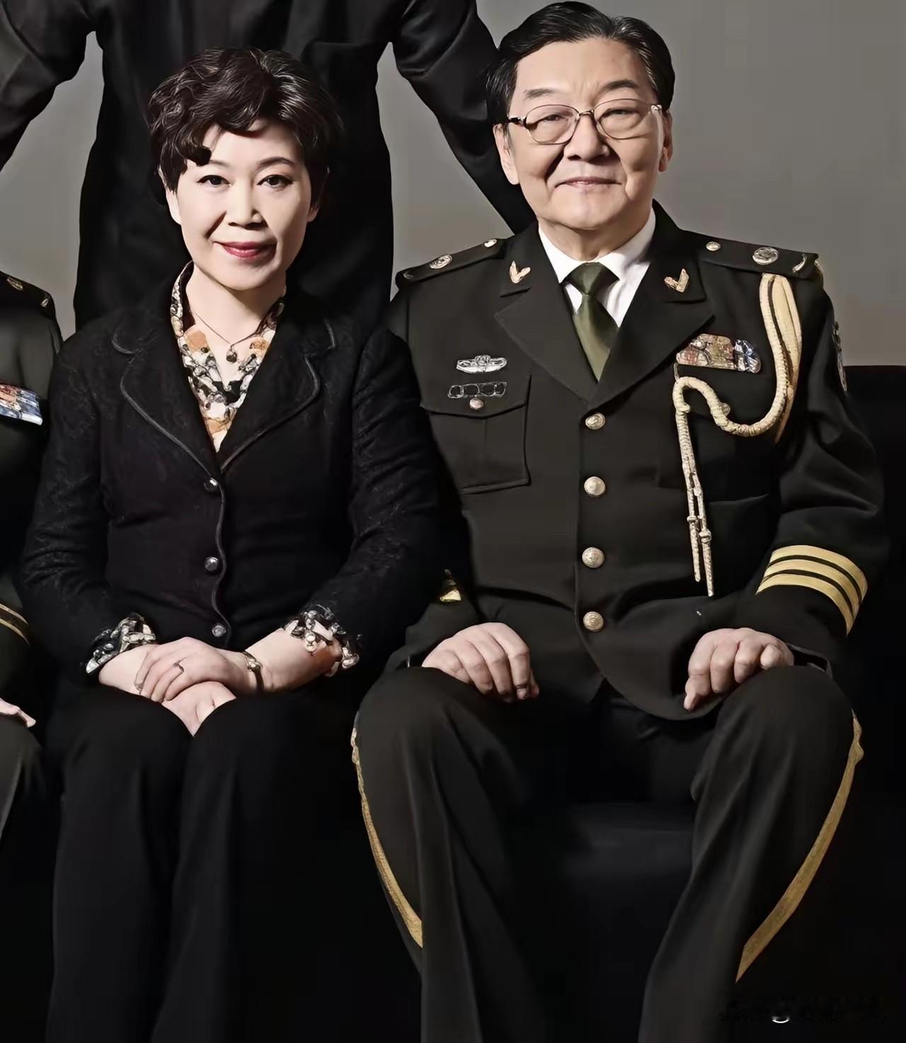 翟俊杰走了
他最放心不下的
不是他倾注一生心血的电影事业，而是他的妻子张春如
​