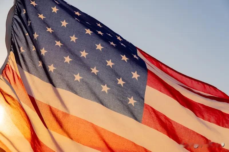 在当今风云变幻的国际政治舞台上，美国作为全球超级大国，其一举一动都备受瞩目。人们