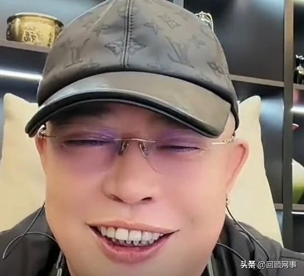 驴爸酒后吐真言，感性称赞二驴有今日成就感到骄傲。

          驴爸说自