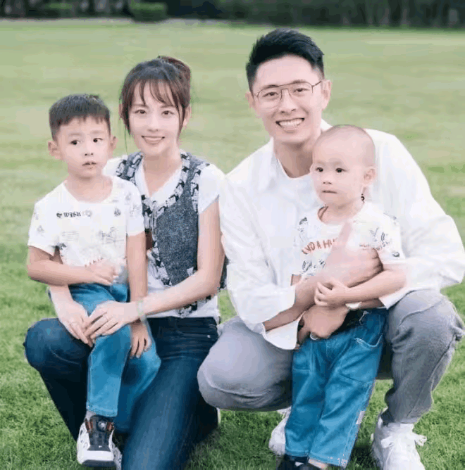 永远不要怀疑豪门选儿媳的眼
光。买超父母对张嘉倪百般挑剔，
把邵晴捧成宝。不是因