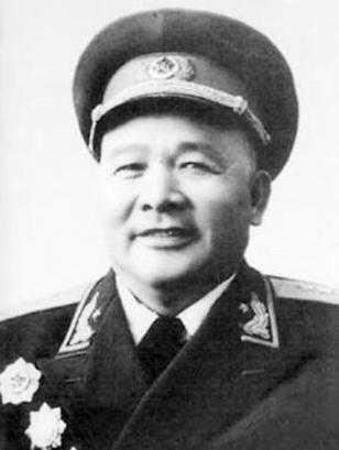 徐海东在1955年授衔前夕，提出自己受伤时间太久，没有指挥打仗，就不要给自己授衔