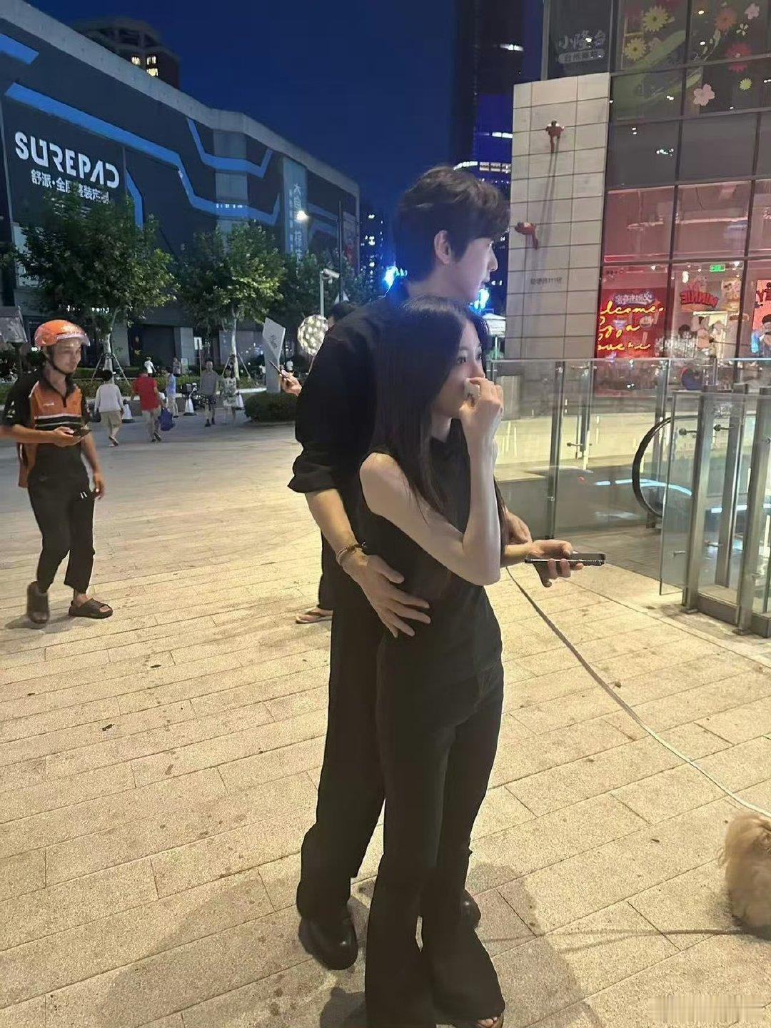 柳周CP线下偶遇柳柳周佑凌线下偶遇柳周CP线下偶遇，幸福的嘞 