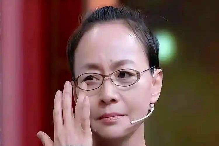 “她当场删了章子怡微信！”
 
后台灯一闪，宋丹丹手指啪一下按住红色删除键，屏幕