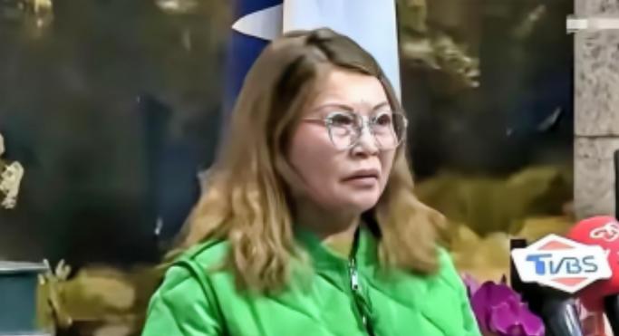 全网刷屏！郑丽文这回真被问住了！街头被台湾女生怼得哑口无言：当年日本占台湾问过百