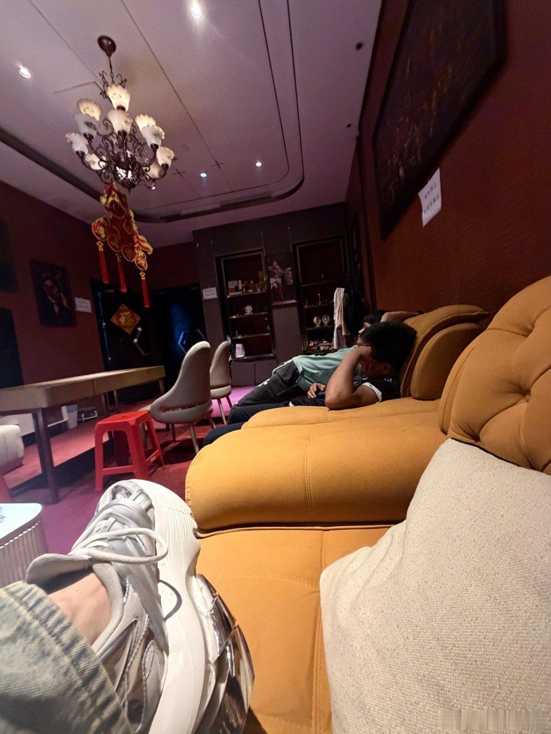 给俩保镖都玩睡了💤 马来西亚·吉隆坡