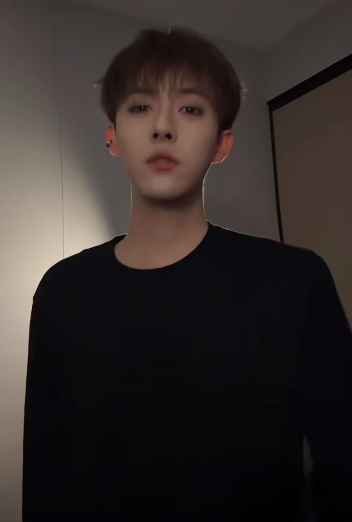 不回消息咋啦？就算是普通人我还经常已读不回呢，有时候真就是忙完了忘回了，而且人家