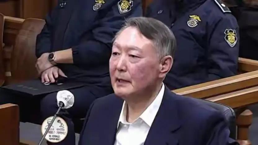 当地时间2月19日，韩国首尔中央地方法院就前总统尹锡悦涉嫌发动内乱案作出一审宣判