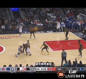 哈登军训特雷杨：关键时刻哈登单打吹杨打成3+1。