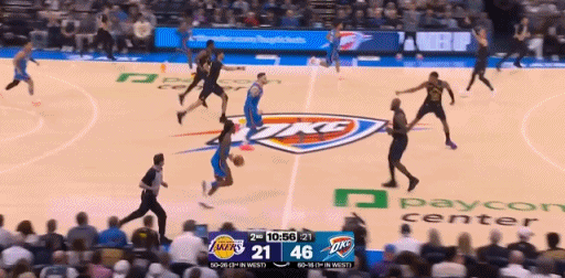 老法拉利也是法拉利！老詹送上排球大帽！
在今天NBA常规赛湖人对阵雷霆的第二节比