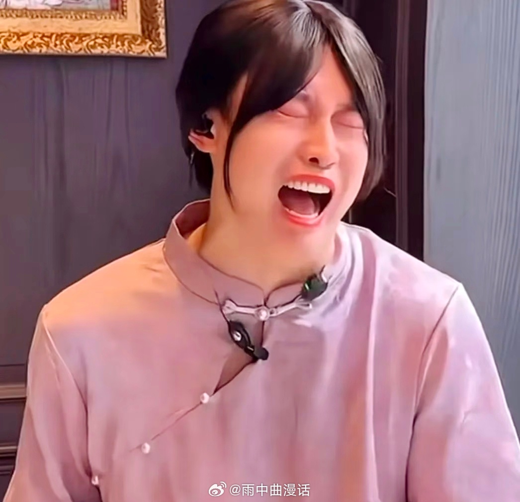 紫薯精天塌了好不容易被紫薯精（周小闹短视频里的人气角色）带到爆火的刘文祥火了还没