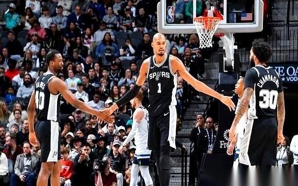 一个人狂砍55分，然后，输了。
你知道这是什么概念吗？
就是你感觉自己已经把天都