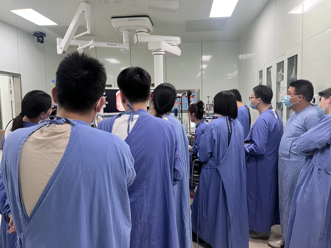 年轻人做啥胃肠镜？