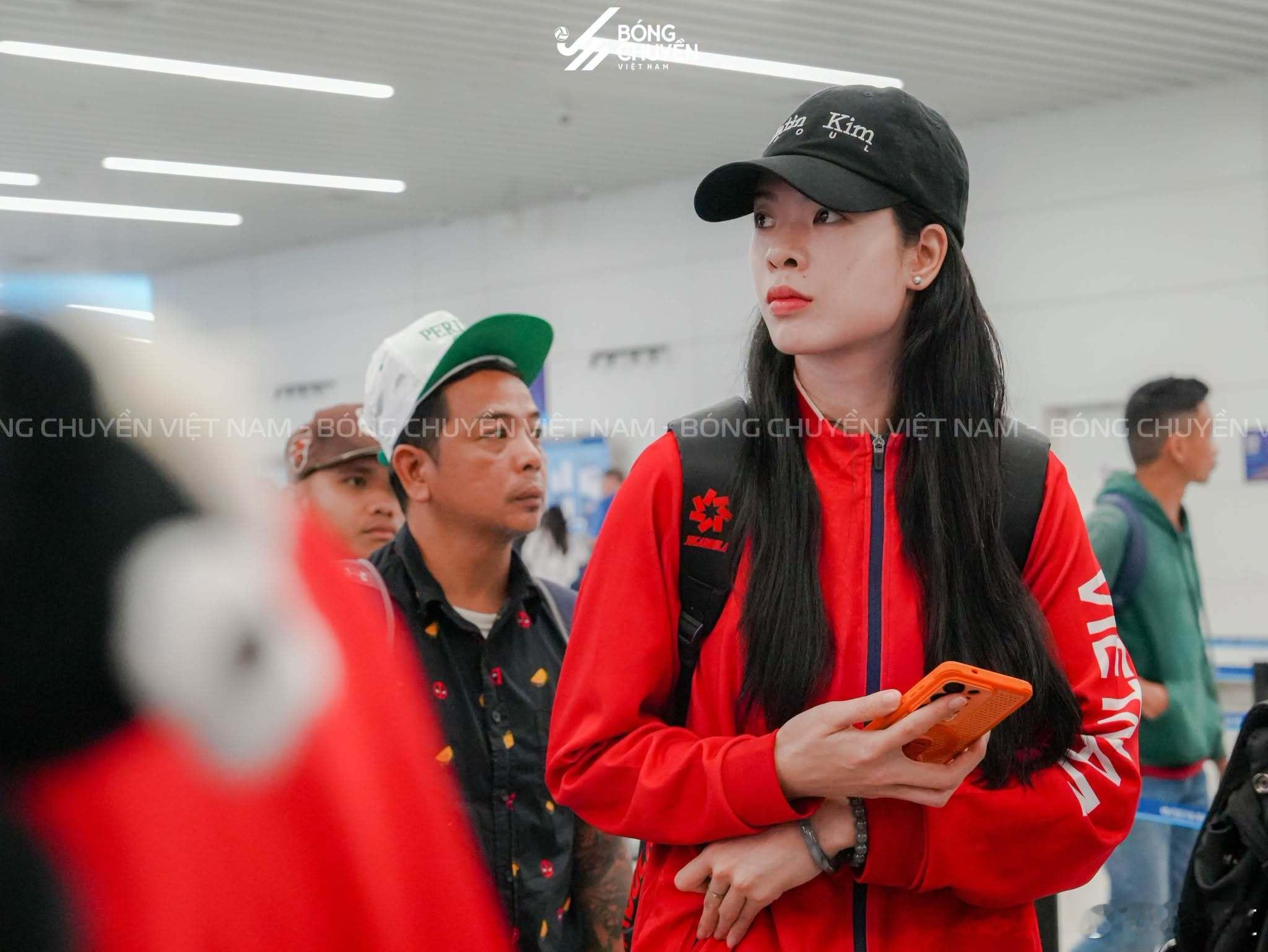 国际排坛动态越南女排越南女排今天抵达中国时的照片，作为东道主天津方面在机场有人接