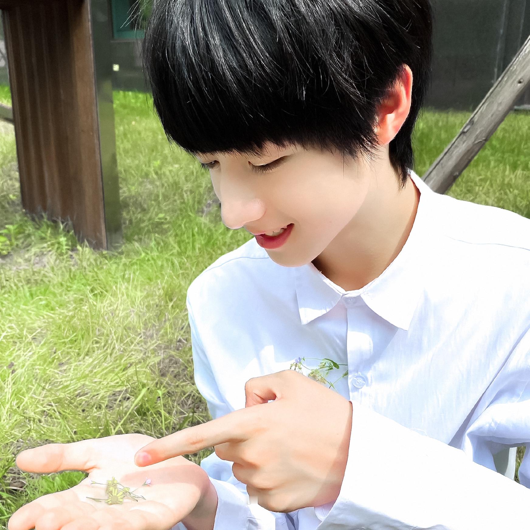 你拼命摆脱的孩子气 是我疯狂想挽留的🥺 ​​​