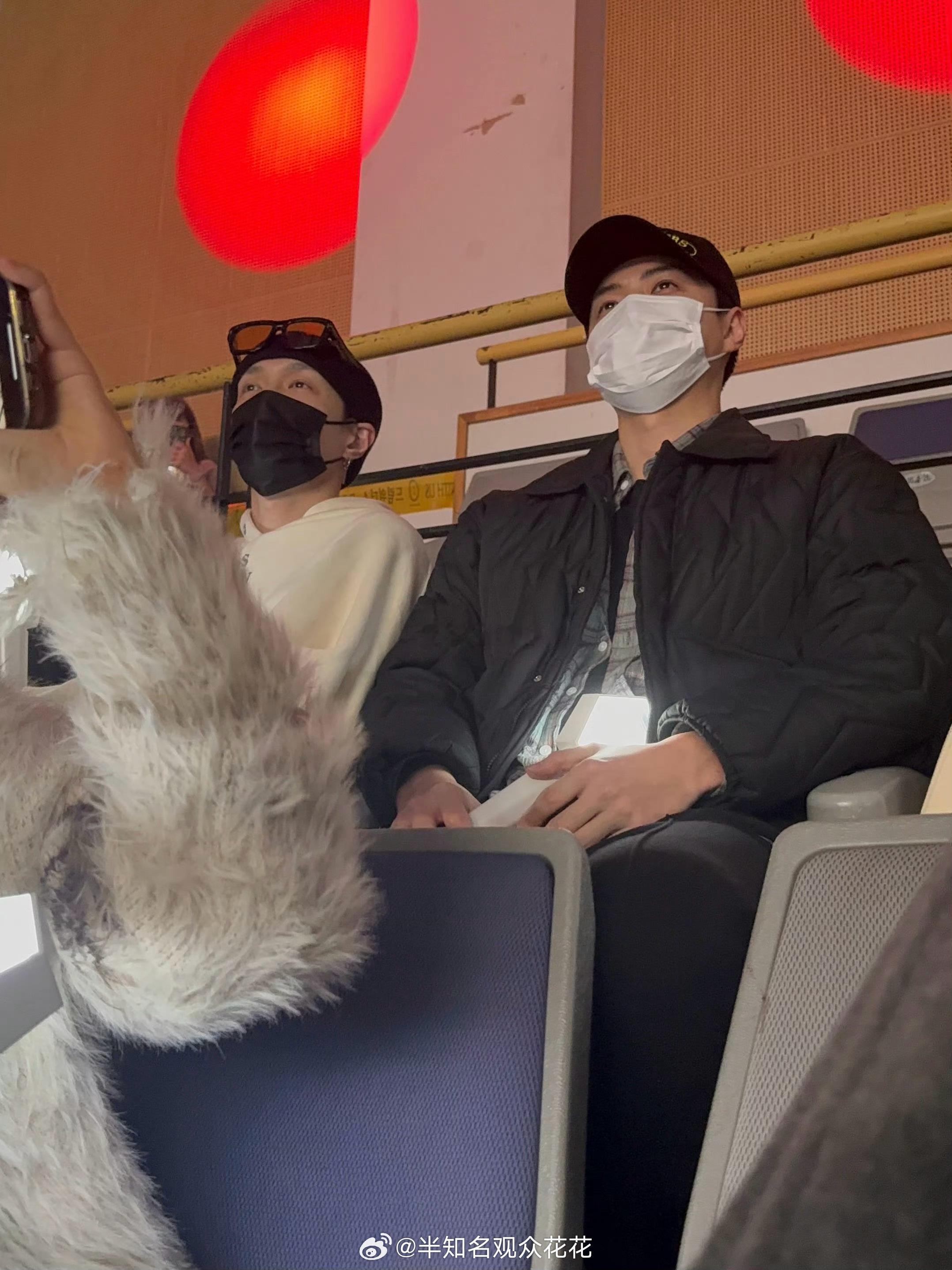 张艺兴吴世勋朴灿烈演唱会同框 永远的EXO！ 