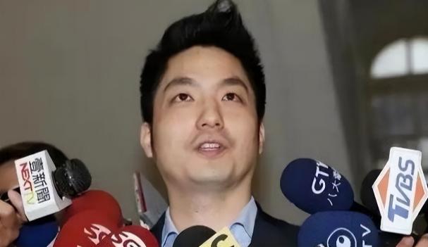 岛上传来消息，台北市市长、蒋介石的曾孙蒋万安公然表示，自己绝对不可能去选下一任国