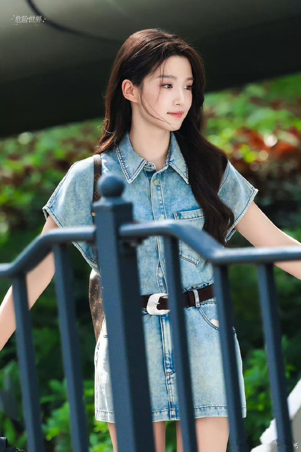 卢昱晓「折月亮」造型路透，瘦了造型也跟上了，韩系女主的温柔气质出来了🌸 ​​​