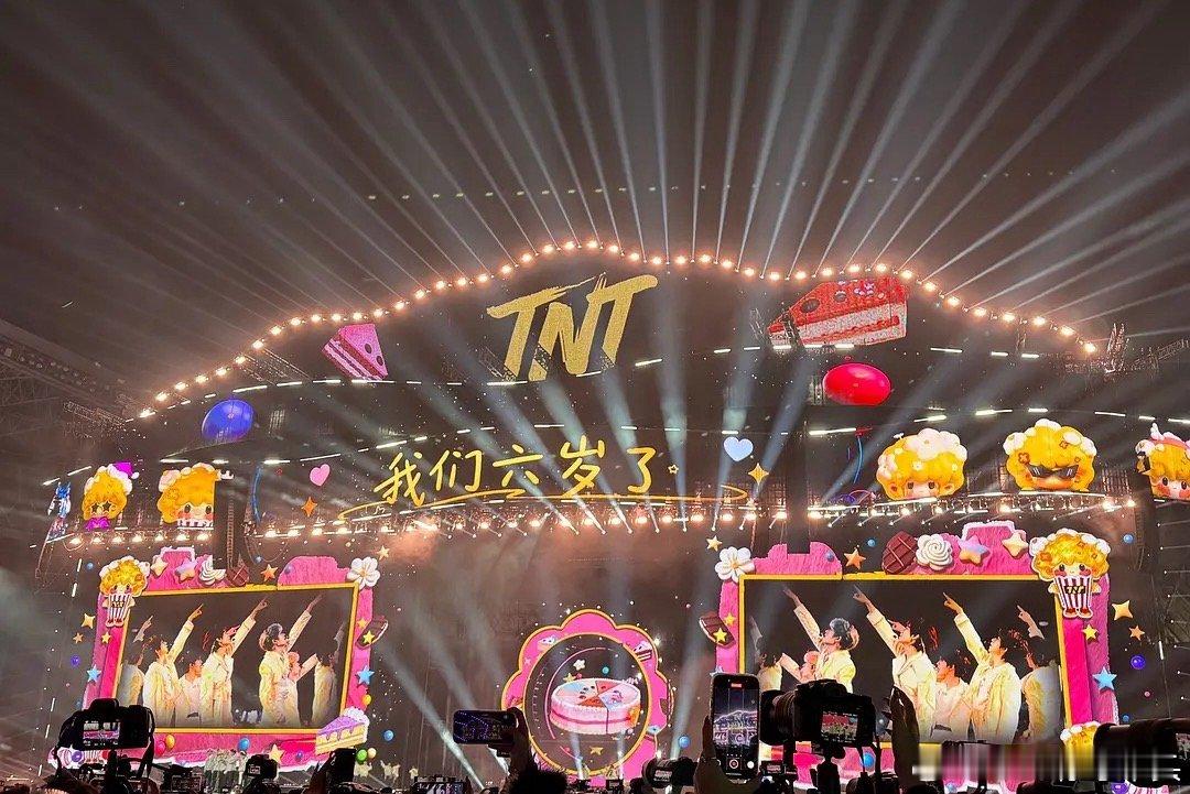 这两张图看得我产奶了 