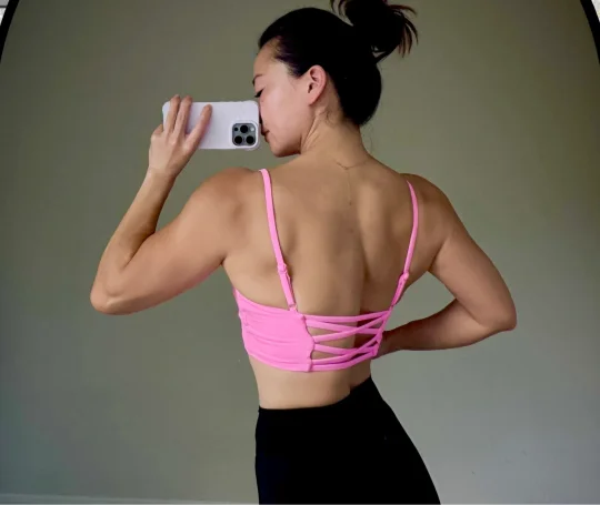 穿得越粉练得越狠