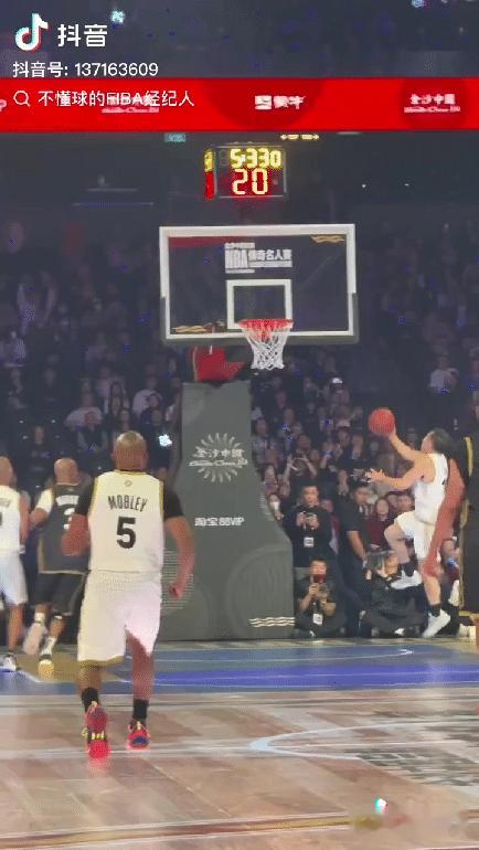 蔡老板在NBA名人赛上篮得分，轻轻松松，潇潇洒洒，就连马布里这样的球星都忍不住为