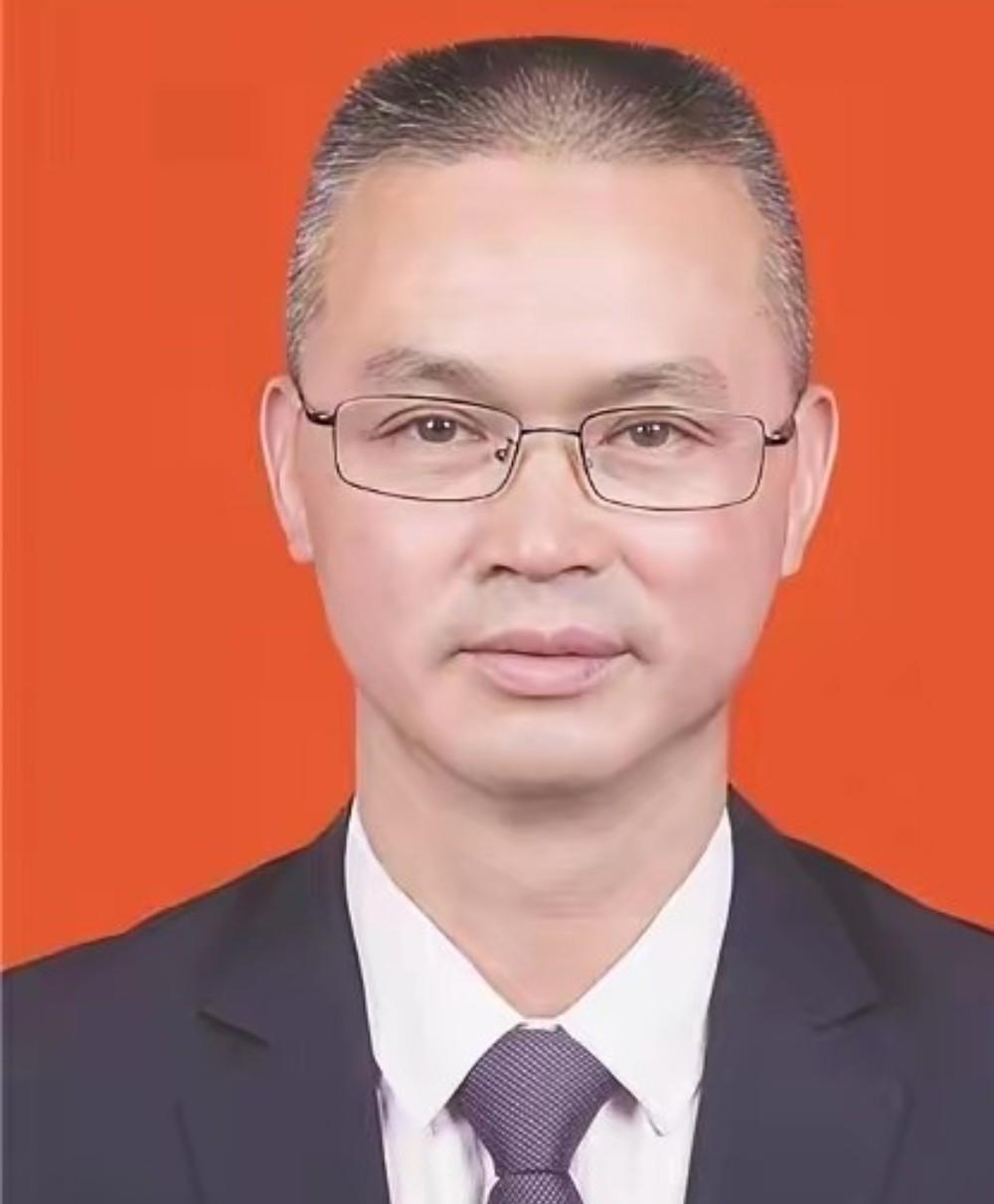 1997年，19岁战士为救人而牺牲，父母几度昏厥，可谁料20年后，战士母亲病逝，