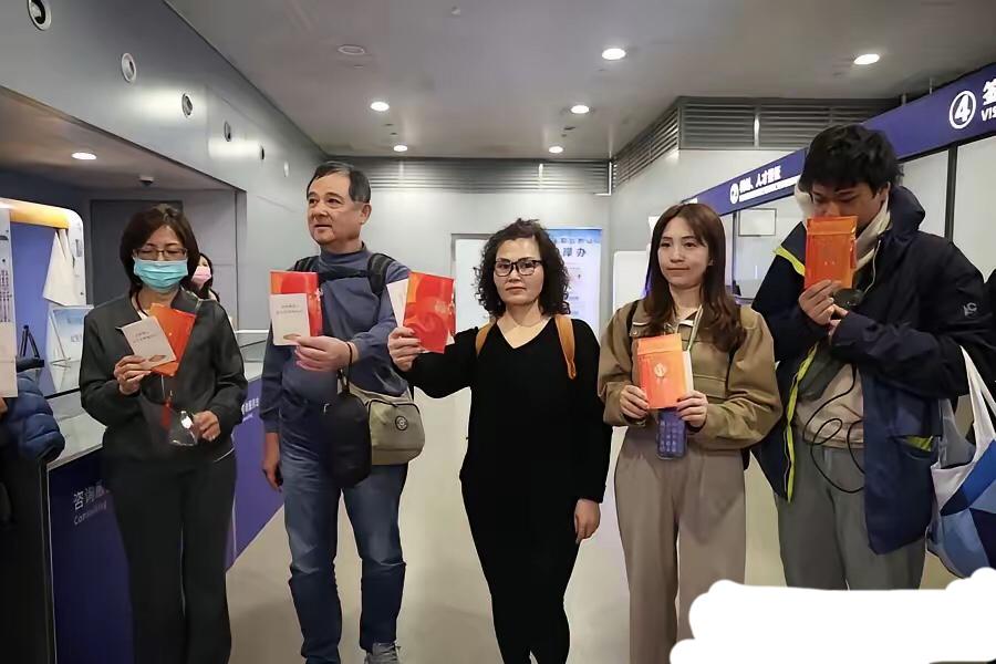 真是喂不熟的白眼狼，一回到湾湾语调就变了！
这次中东战火，​​大陆全力协调包机，