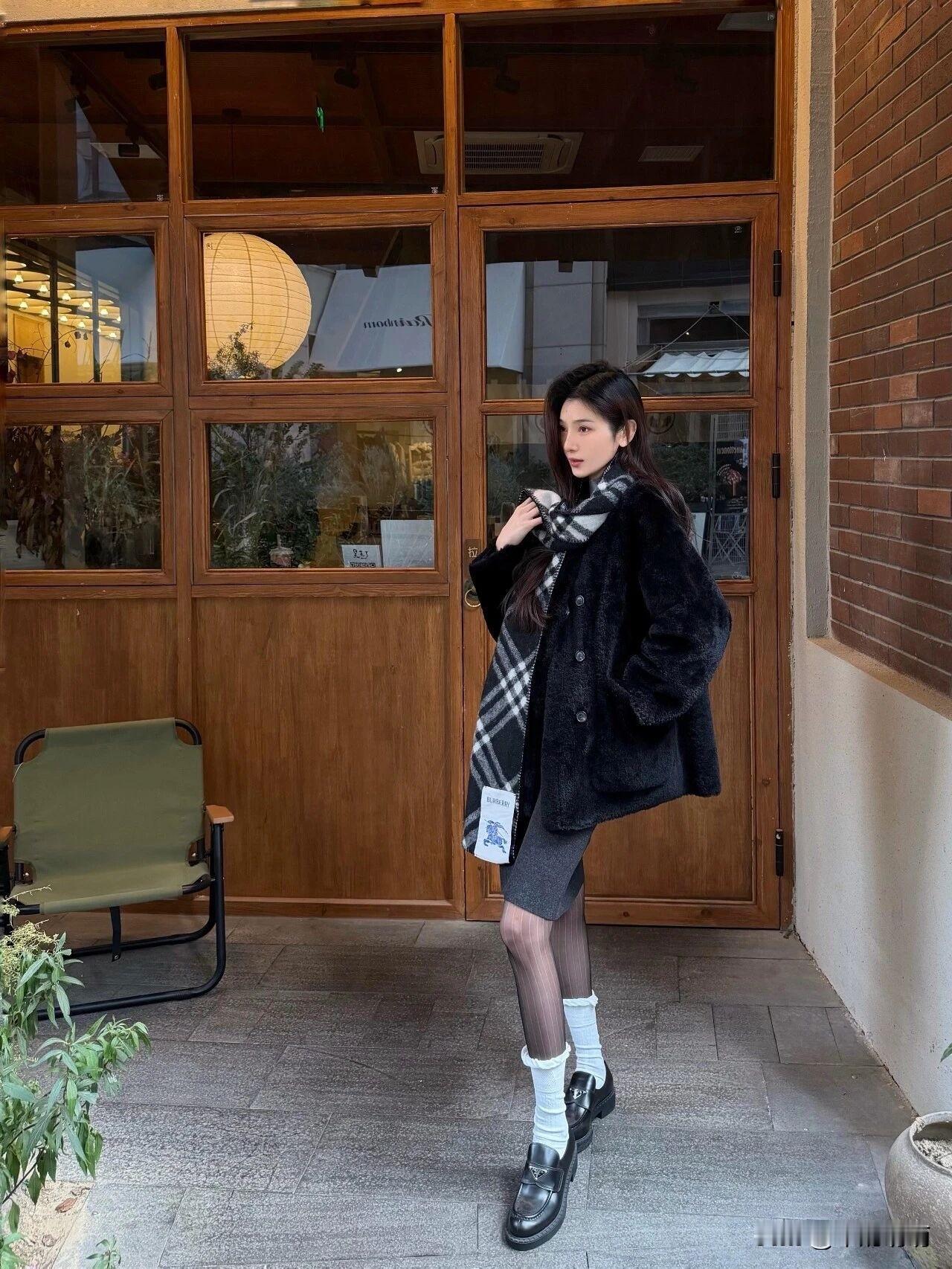 穿高跟鞋到底要不要穿袜子