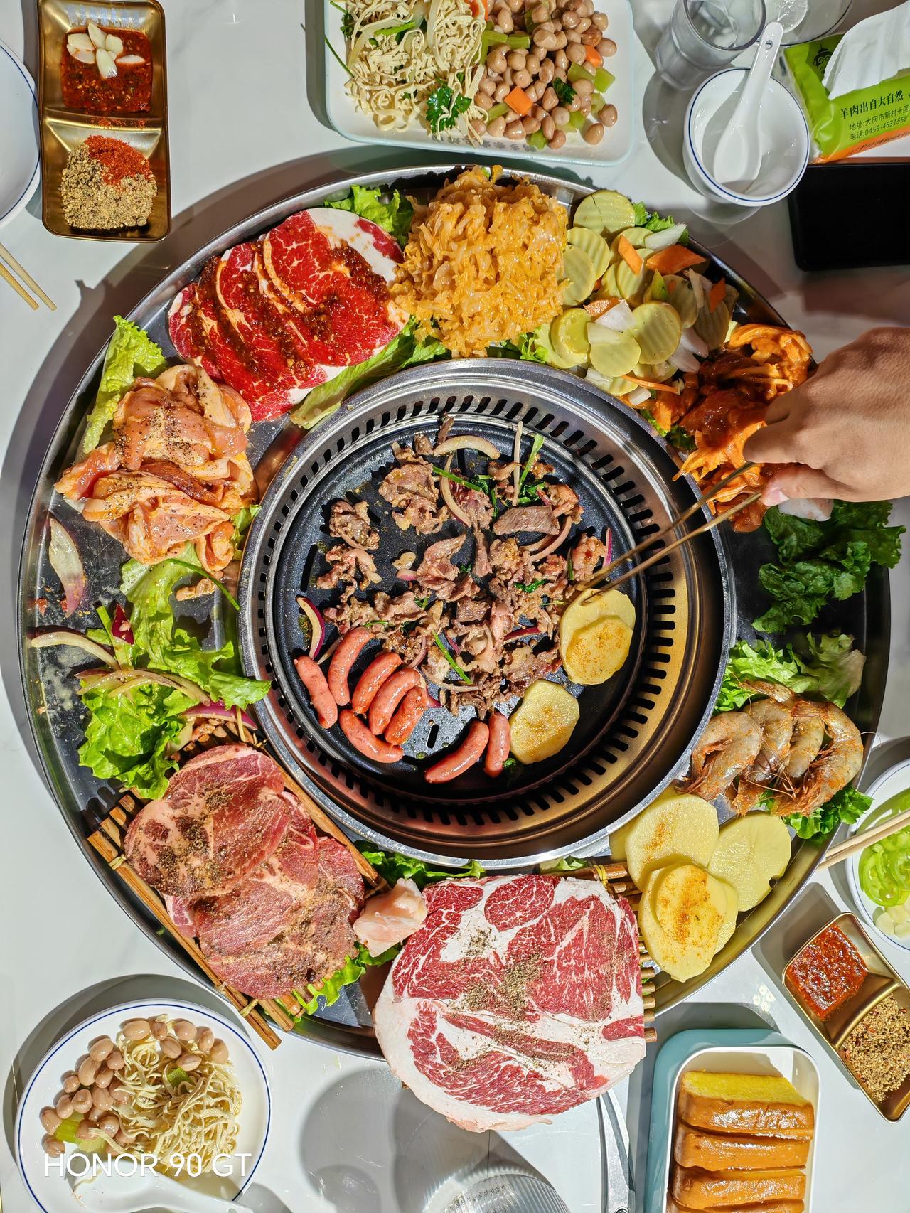 吃一顿美食，
快乐每一天。