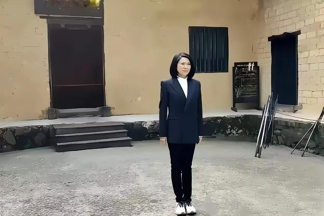 2023年11月，孔东梅又一次回了韶山。这次她是代表毛家回来的，为了祭拜外祖父毛