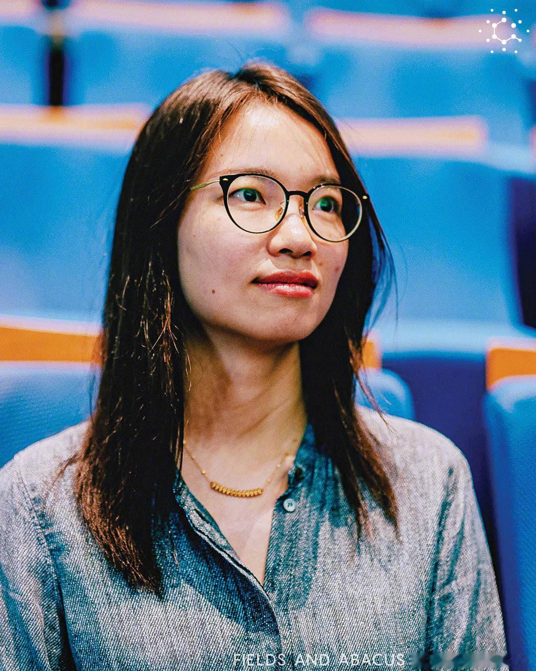 时尚灵感解读Clash系列的几何线条放在学术场合里完全没有违和感数学的秩序感和首