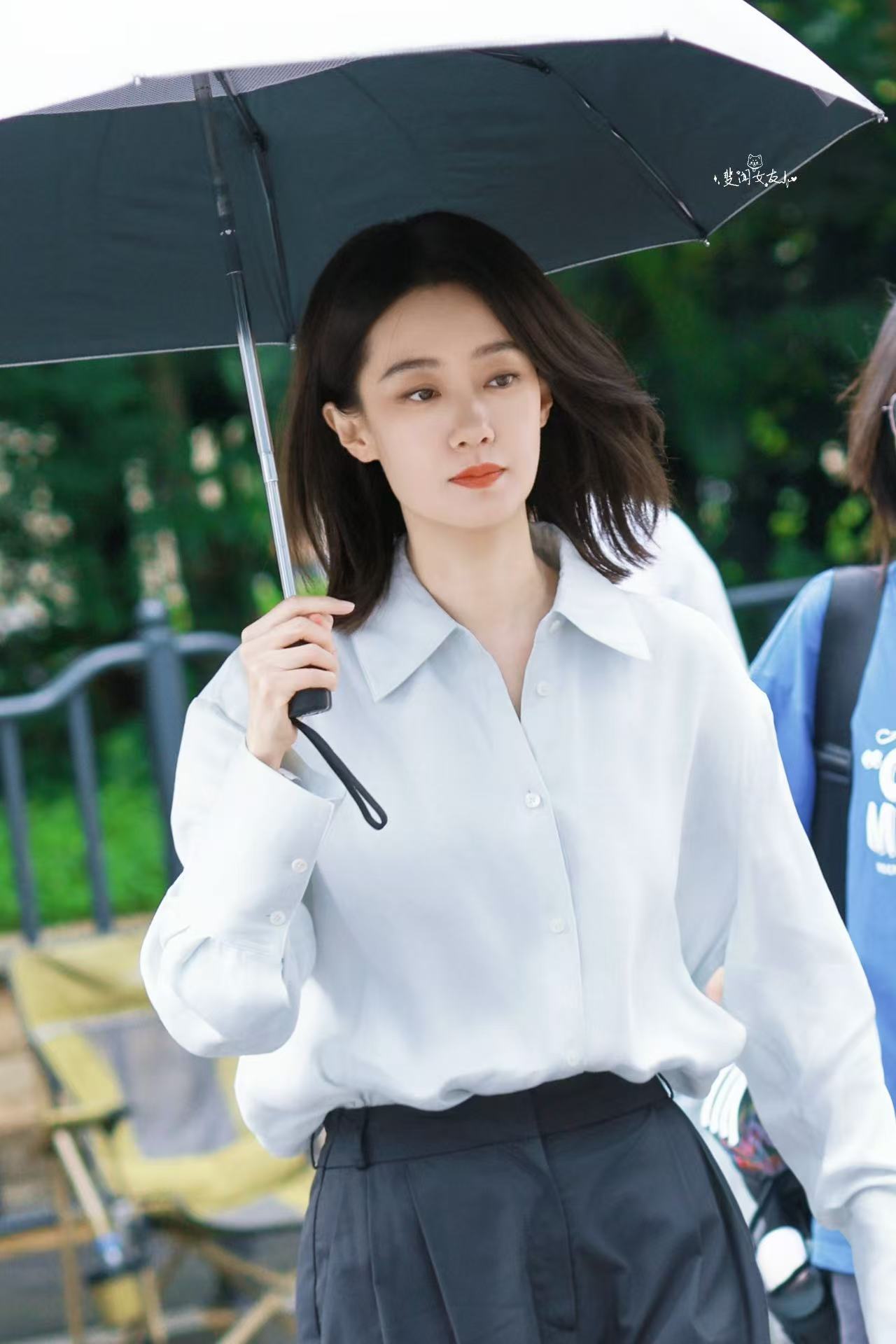 张小斐你的上班我的上班好像都一样张小斐来上班也这样张小斐新剧《开盘》海报就是我本