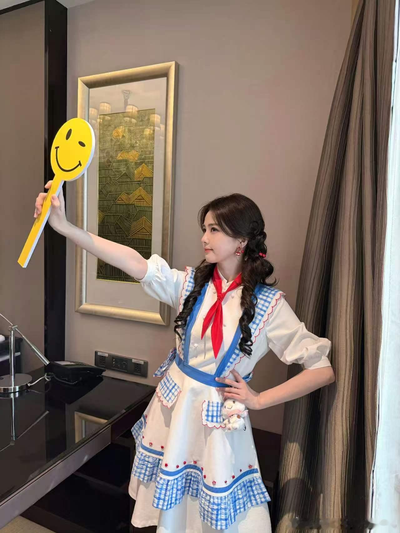 白鹿孟子义说今天穿长裤太开心了白鹿孟子义说穿长裤太开心了李晨说白鹿是开心果担当 