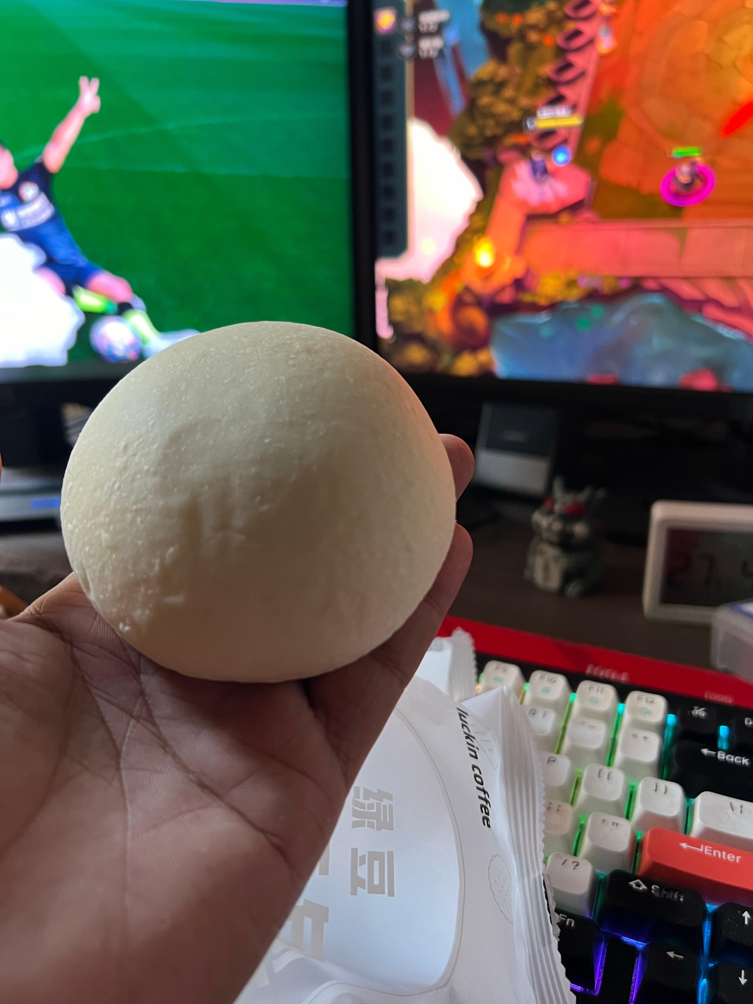俺妈问我～现在瑞幸还卖馍了？[允悲][允悲][允悲]你别说，味道倒是真不错[笑c