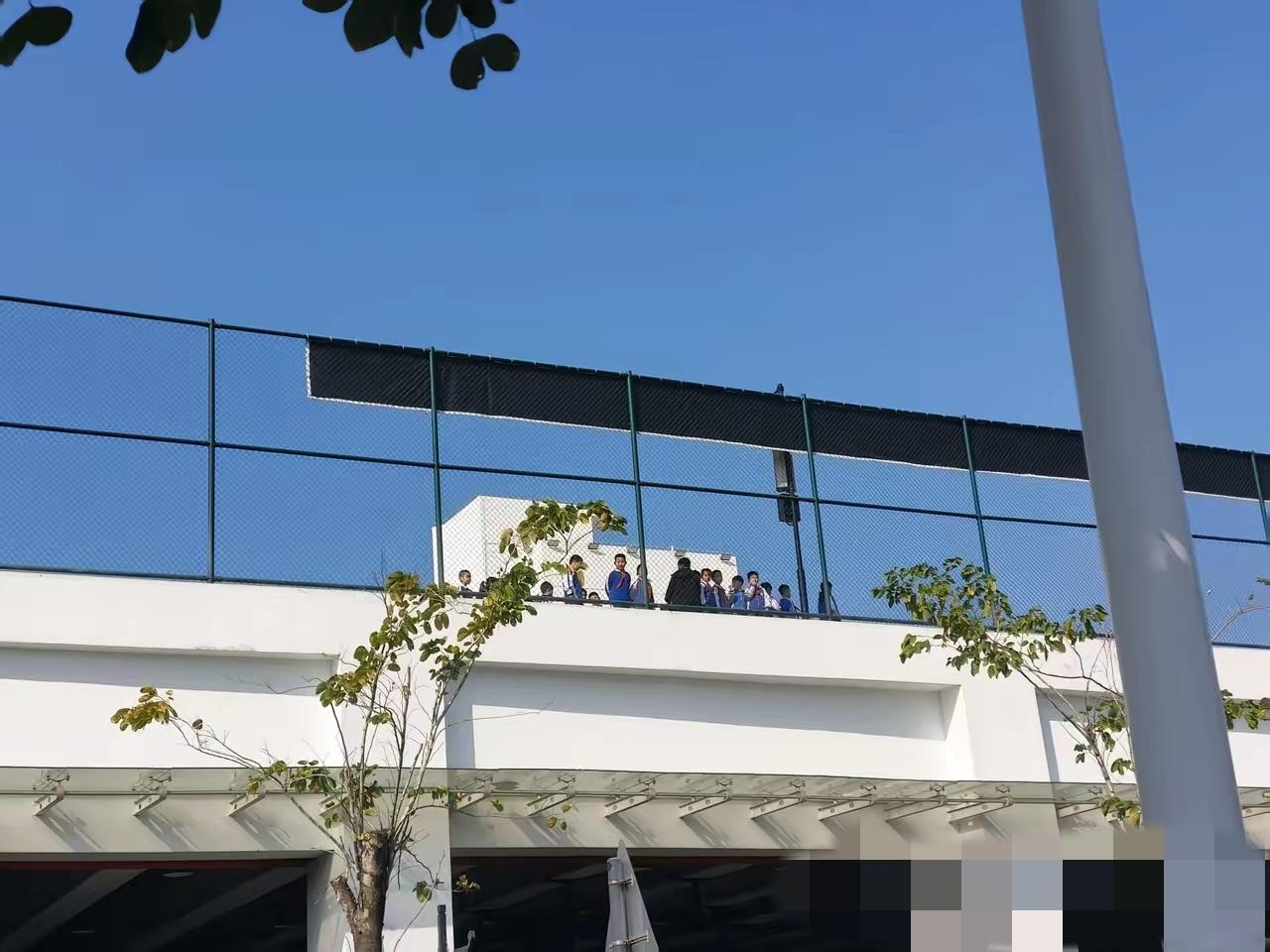 现在越来越多人不想生孩子，算一笔时间账，瞬间就明白了。
 
从幼儿园到大学，再加