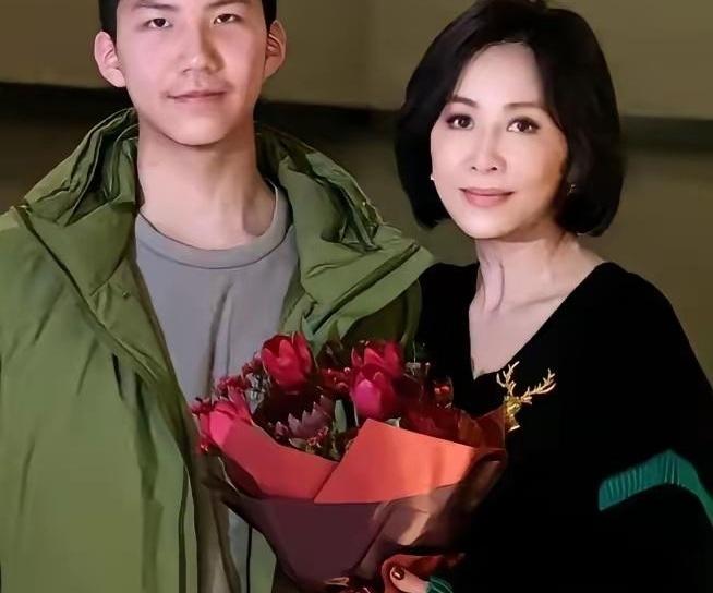 6000万的江景大平层和限量版名表直接砸脸上，这小伙子居然反手就把钥匙给退了？换
