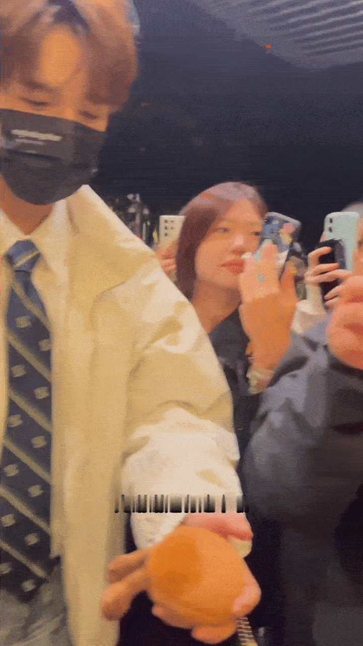 张远一下班就去了孙燕姿演唱会张远这行程安排我服了！刚在音乐节唱完收工，下班转身就