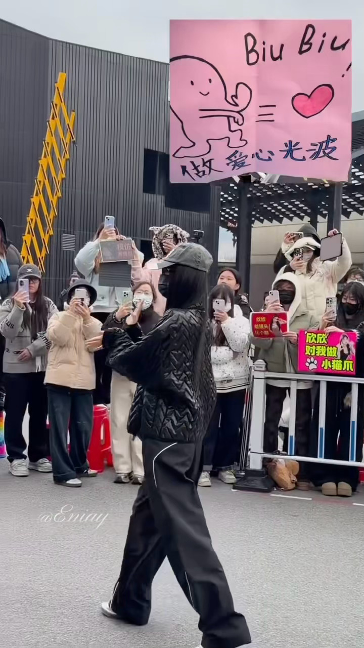 好可爱呀！爱心光波～ 