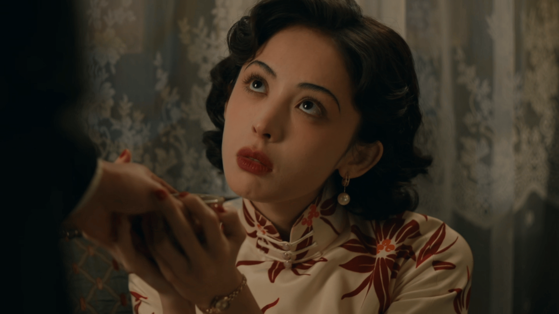 长剧醒来的中式女性美学 娜扎与江疏影的对手戏氛围感拉满，一明艳一沉稳，两种极致的