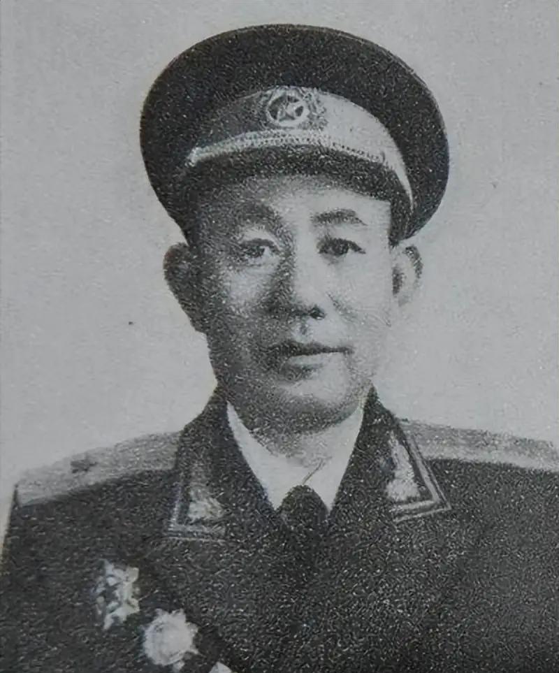 1951年夏，志司正在召开“第五次战役总结会”，彭老总突然指着第58师师长，喊：