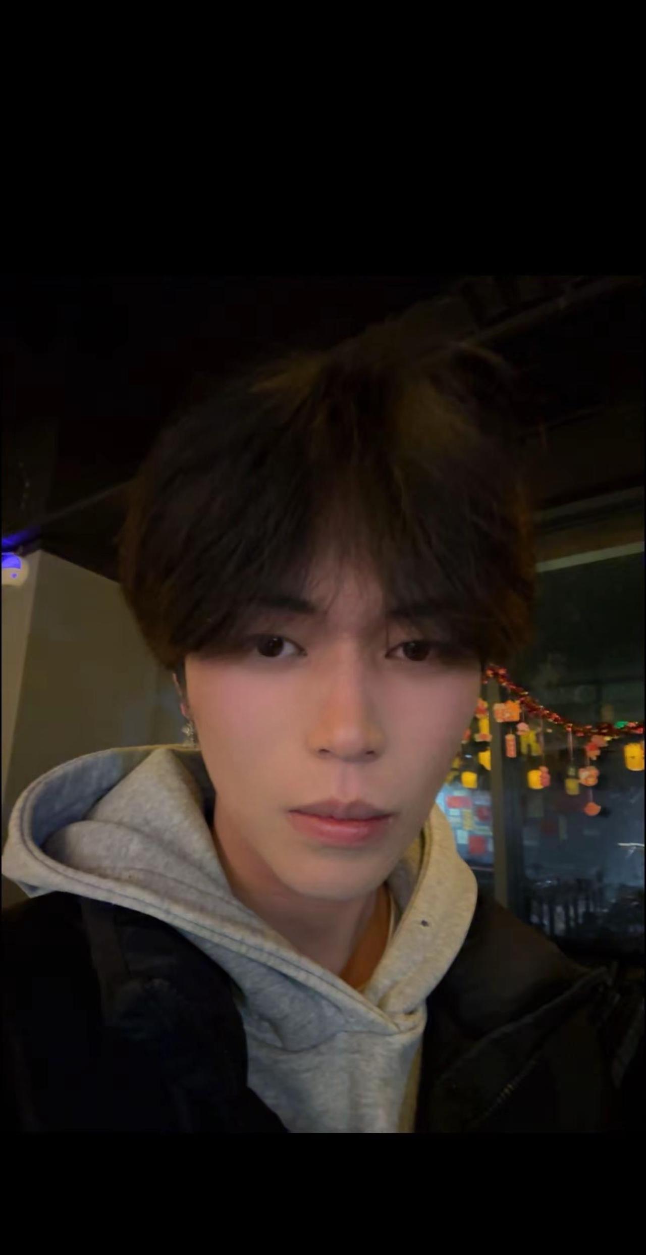 就让喝两瓶酒就醉的我们