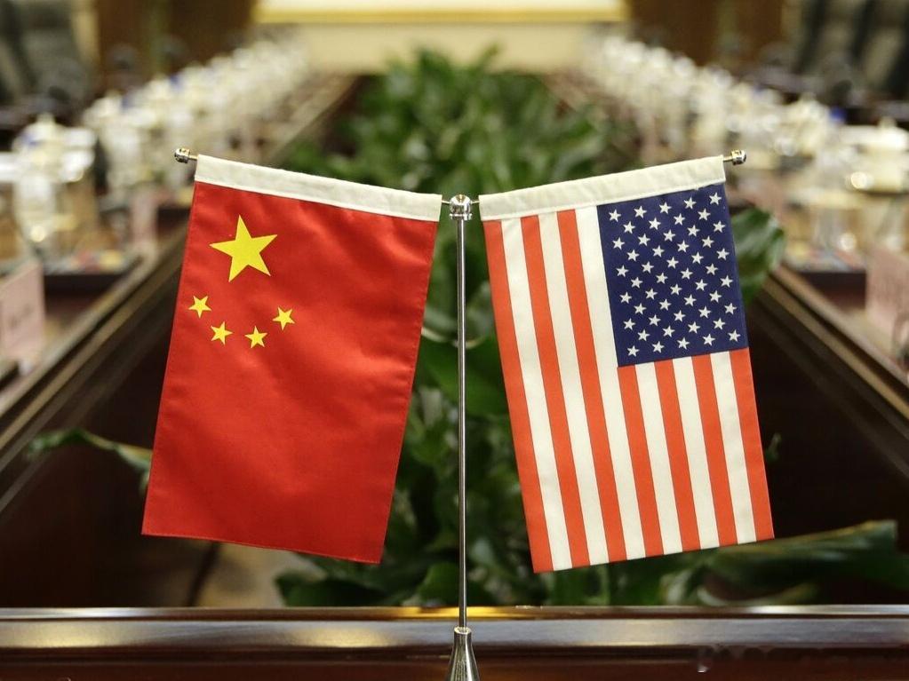 特朗普还对人民大会堂念念不忘 结束访华行程过去三个月，特朗普仍对人民大会堂印象深