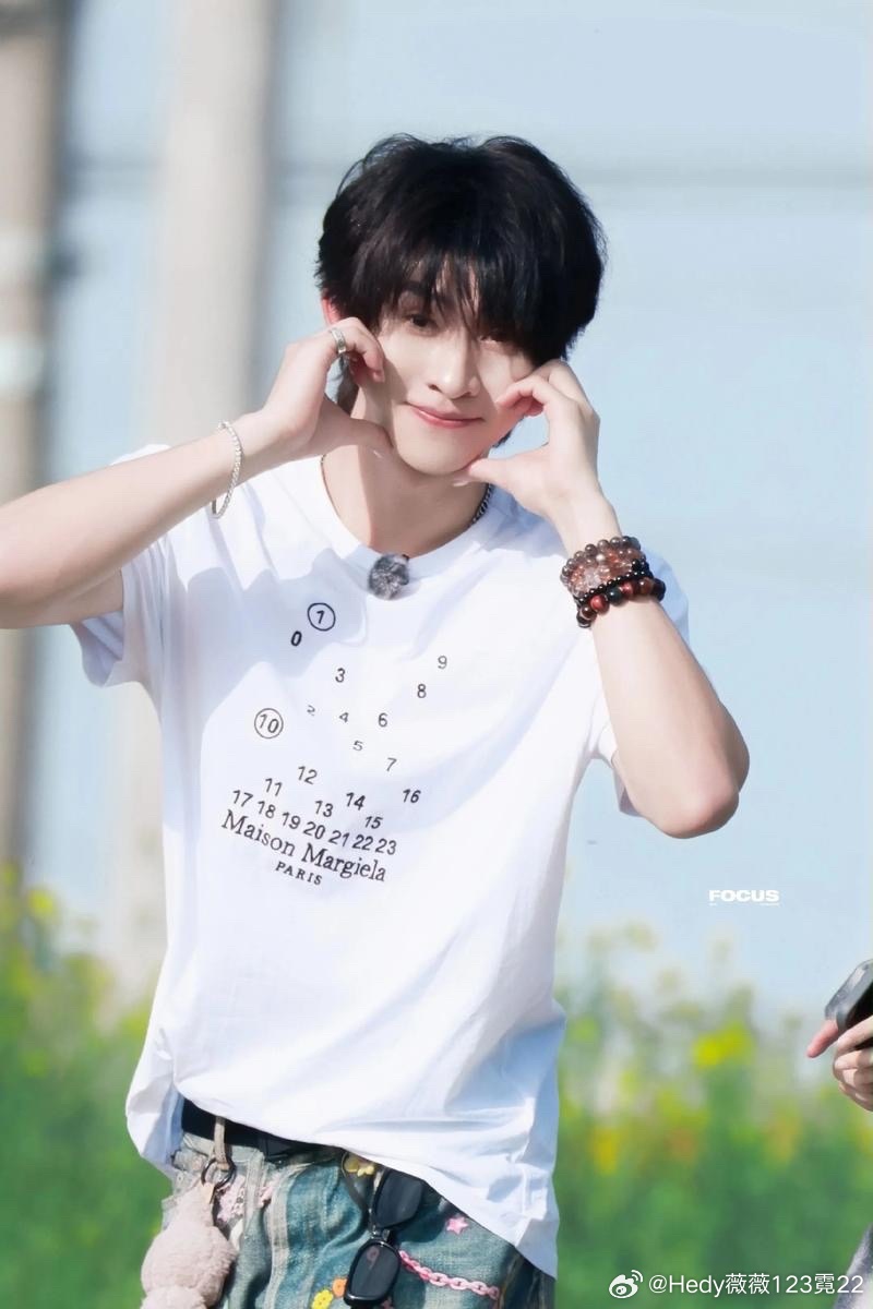 张集骏短剧演员还蛮帅气的小伙子，作品也挺不错的，最近4.1要上线一部作品，可以去