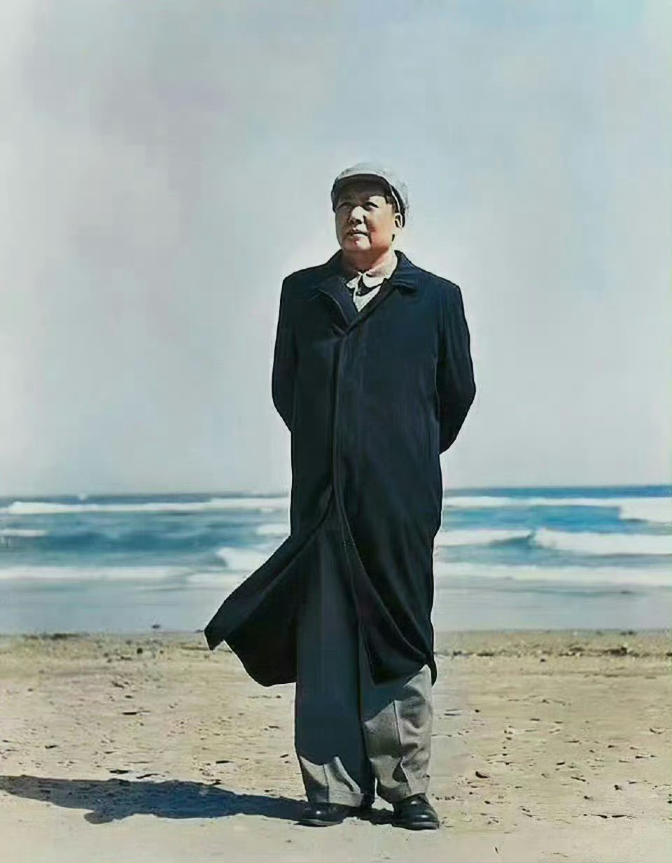 五四青年节他说：“世界是你们的，也是我们的，但是归根结底是你们的。你们青年人朝气