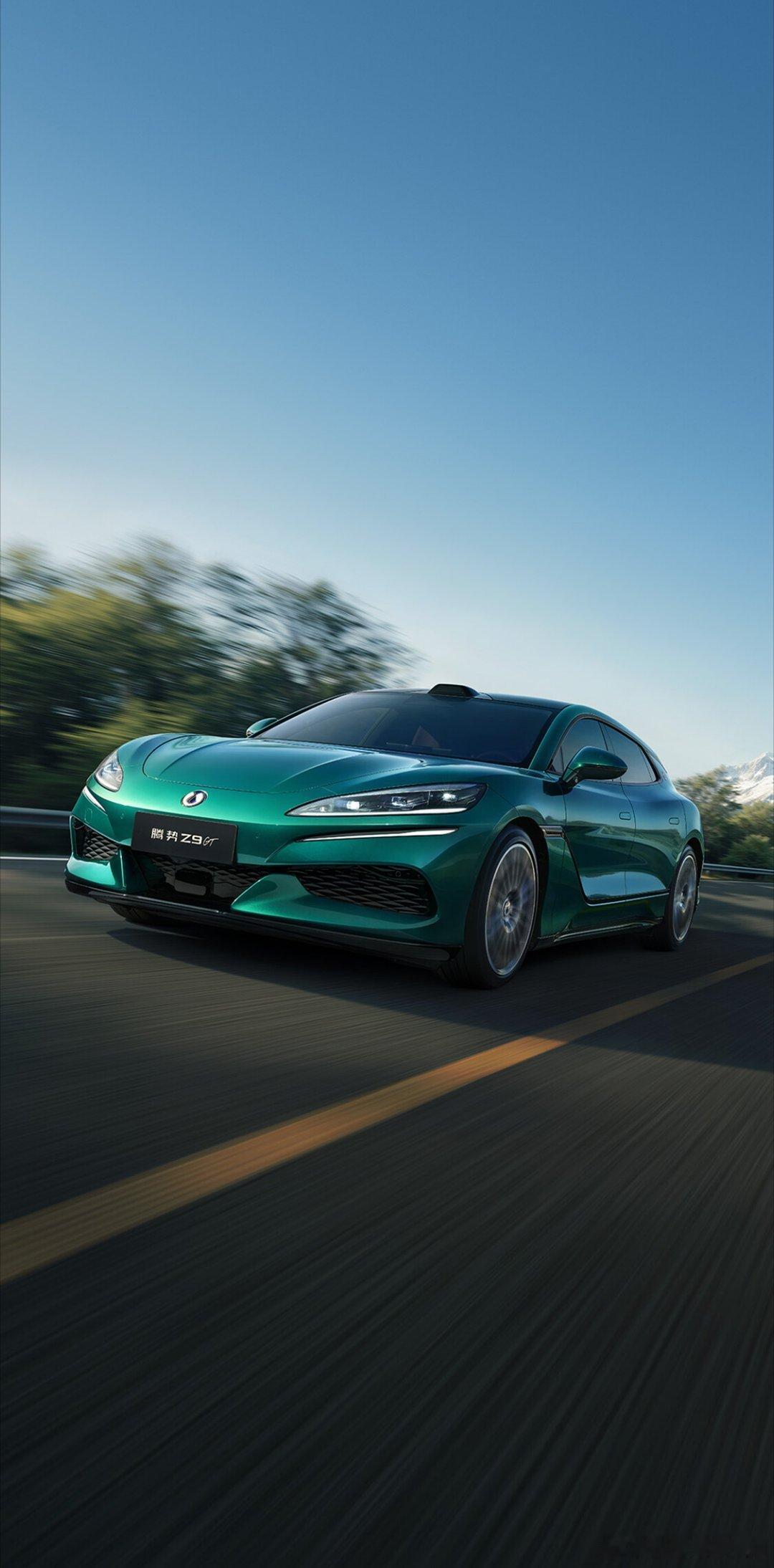 腾势Z9GT首登时尚顶刊  腾势Z9GT首次登陆《时尚芭莎》，与超模何穗同框， 