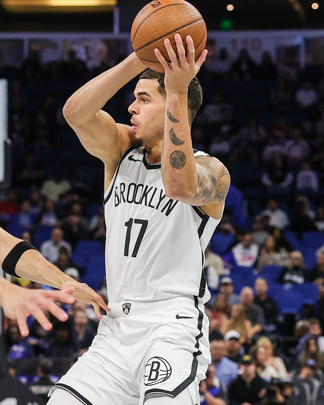 最终小波特全场还是7助攻，纪录就破一点点，24分11篮板7助攻。杰明9中2，8分